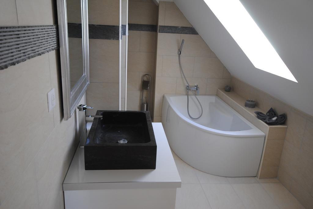 Chambres D'Hotes Les Ecuries De La Source Amiens Habitación foto